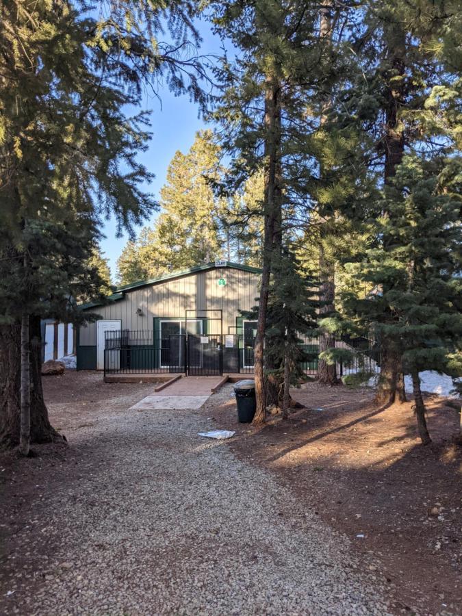 Pinewoods Resort And Rv Park Duck Creek Village Eksteriør bilde