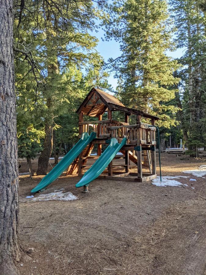Pinewoods Resort And Rv Park Duck Creek Village Eksteriør bilde