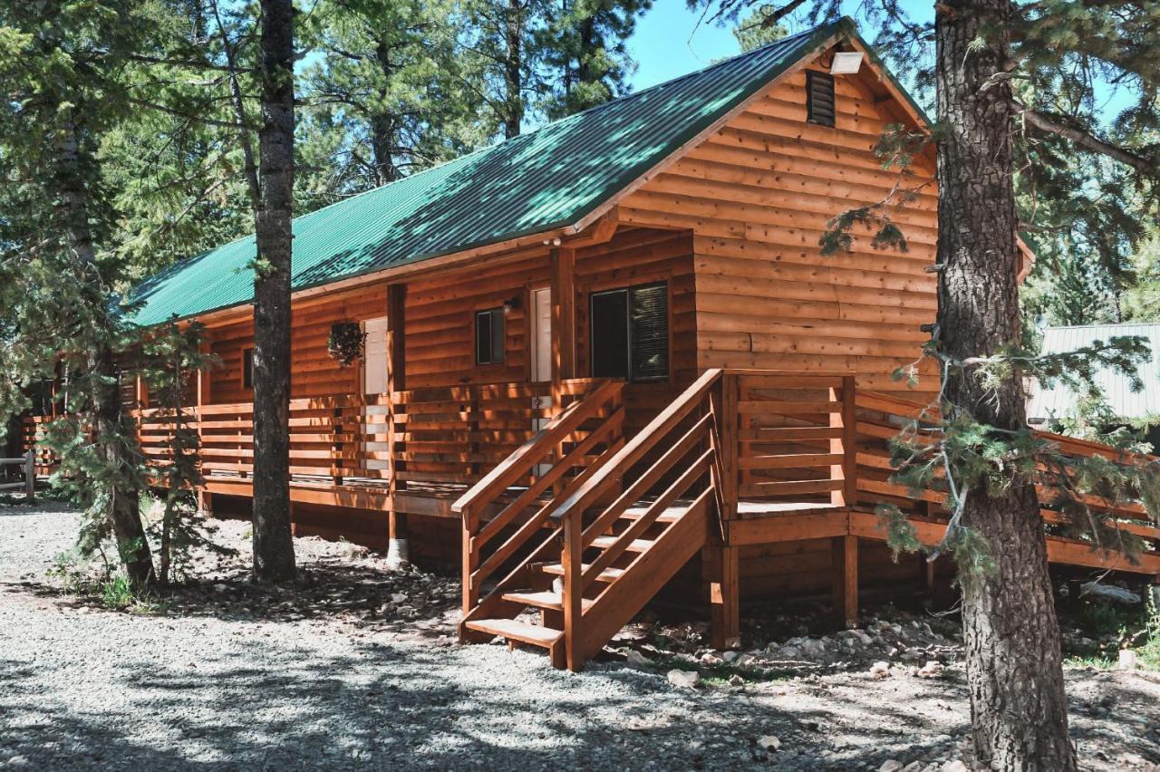 Pinewoods Resort And Rv Park Duck Creek Village Eksteriør bilde