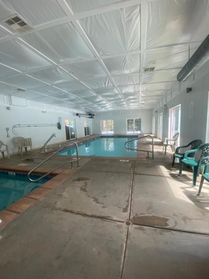 Pinewoods Resort And Rv Park Duck Creek Village Eksteriør bilde